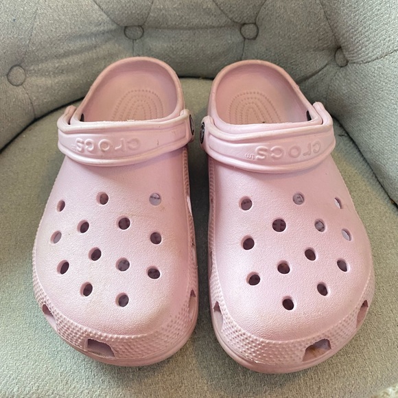 pink crocs!! - Picture 3 of 4